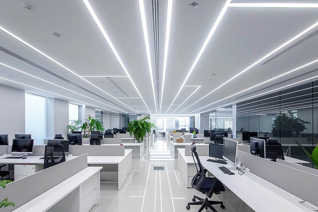 LED‑светильники для офиса и склада: как подобрать по люксам, КСС, высоте подвеса
