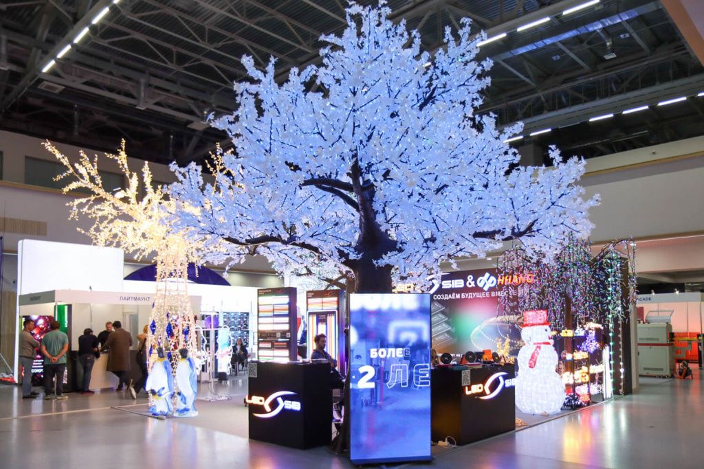 6-метровое светящееся LED-дерево