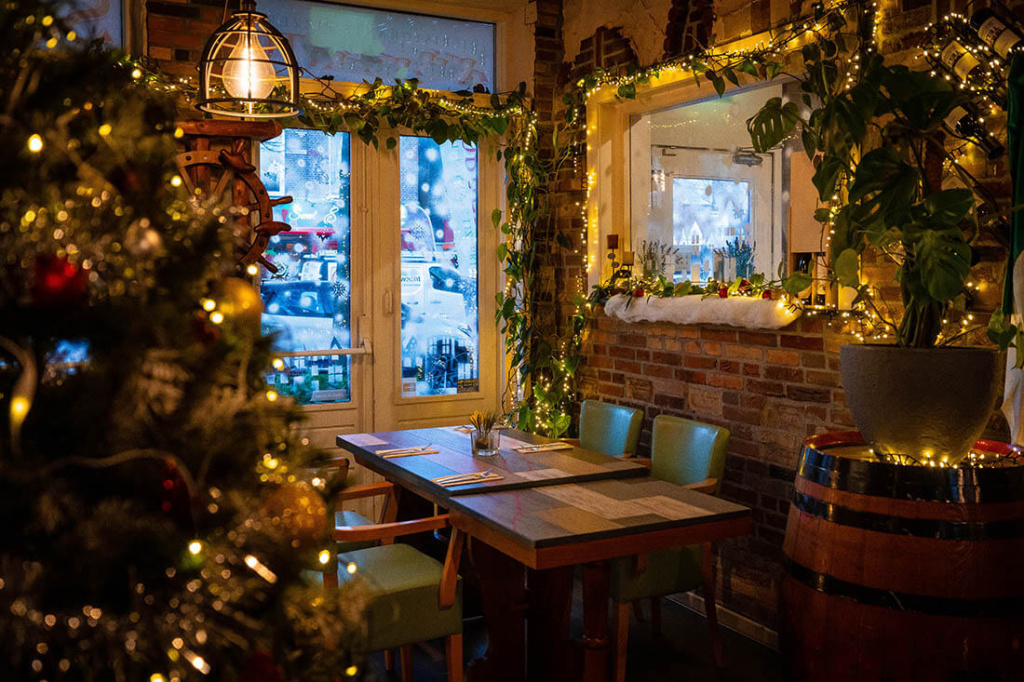 Новогоднее оформление зала ресторана