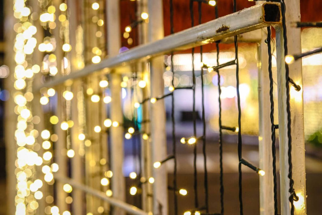 Идеи для новогоднего украшения балкона